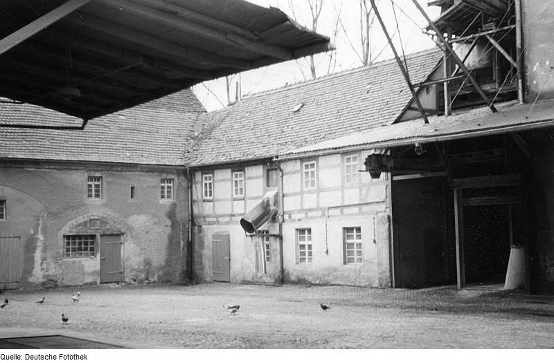 File:Fotothek df rp-a 0730044 Meißen-Buschbad. Buschmühle, im Hof.jpg