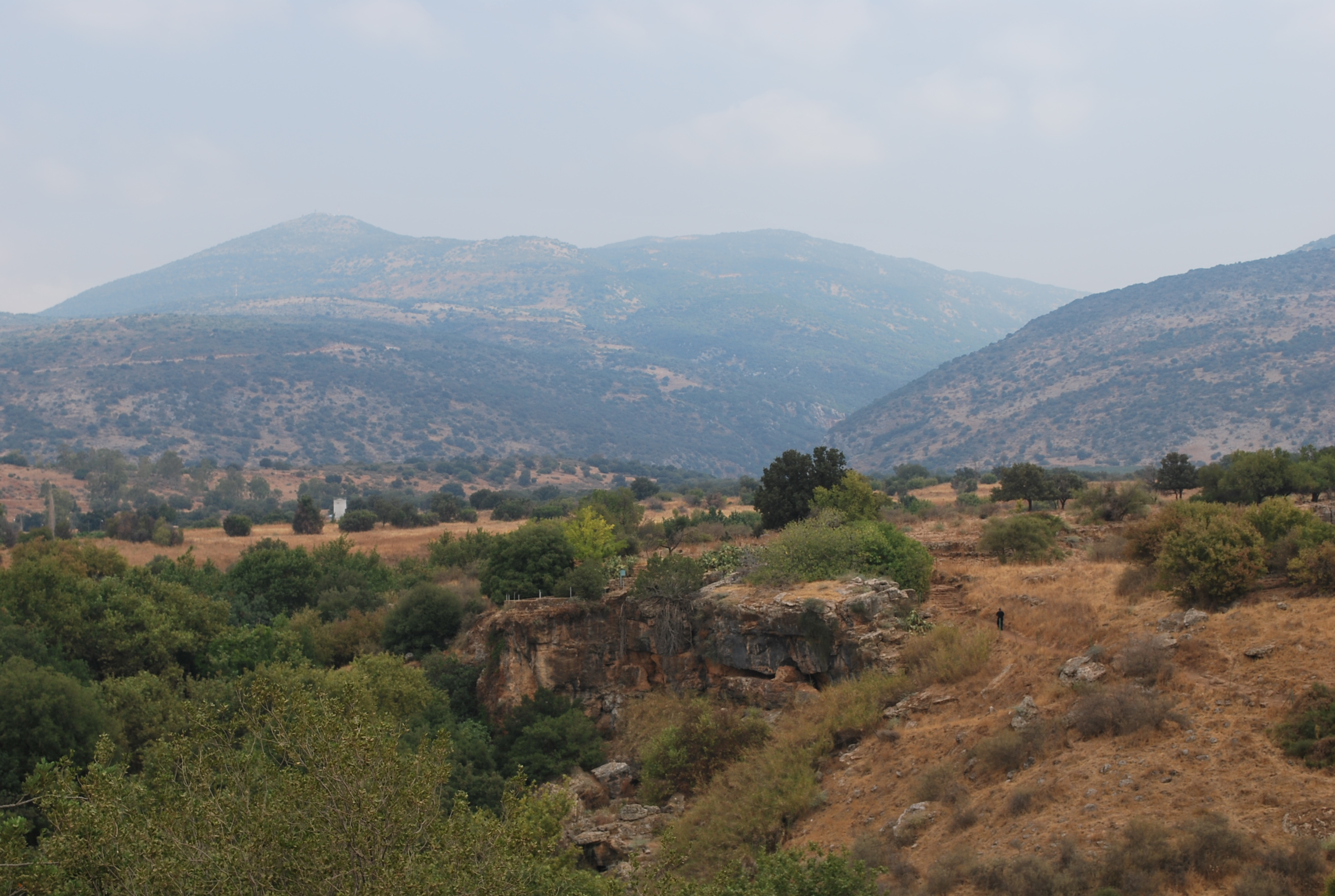 Golan heights. Голанские высоты пейзаж. Голанские высоты и гора бенталь. Голанские высоты город Кацрин.