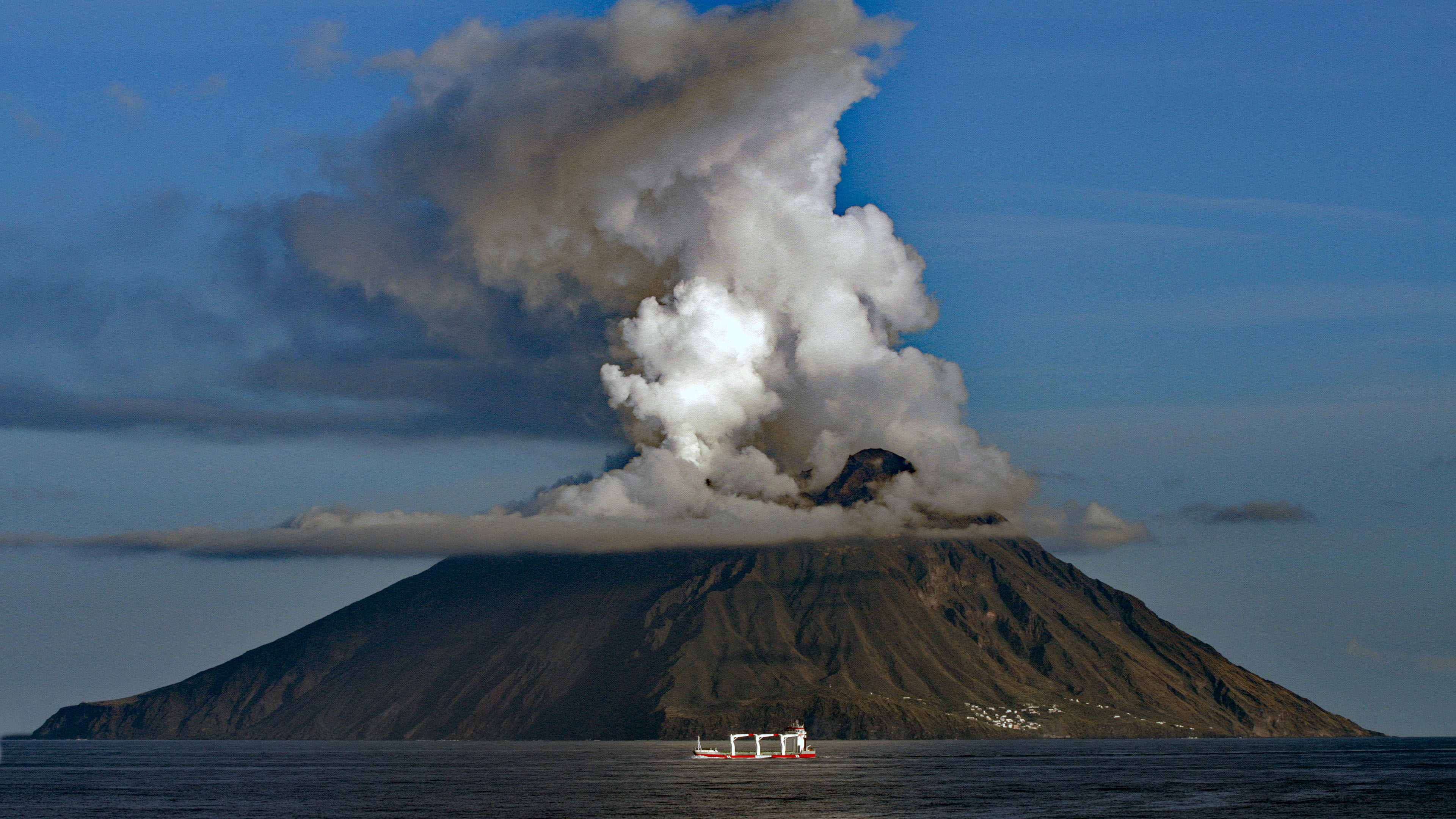 volcan actif en italie