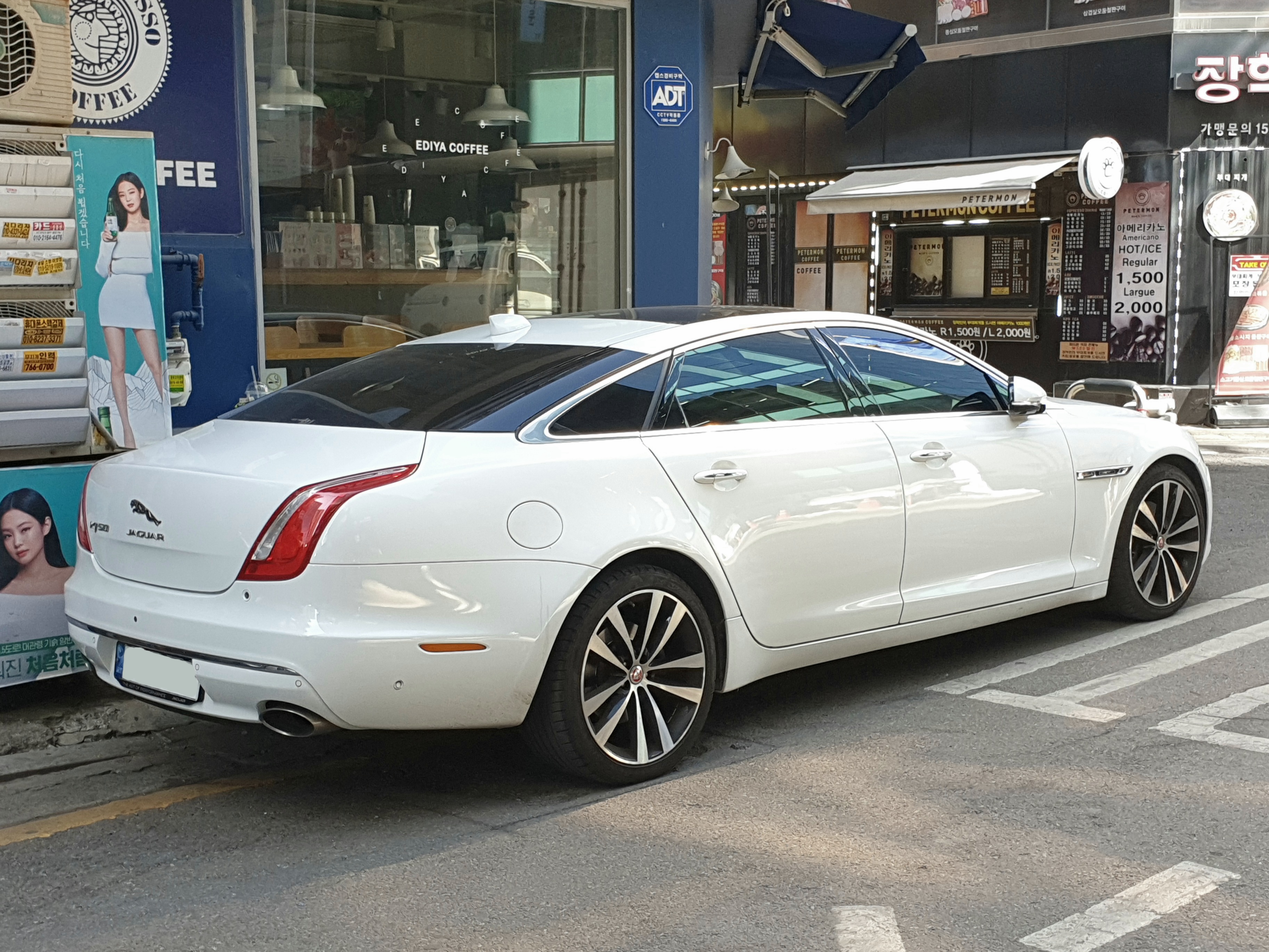 Jaguar XJ 351 White