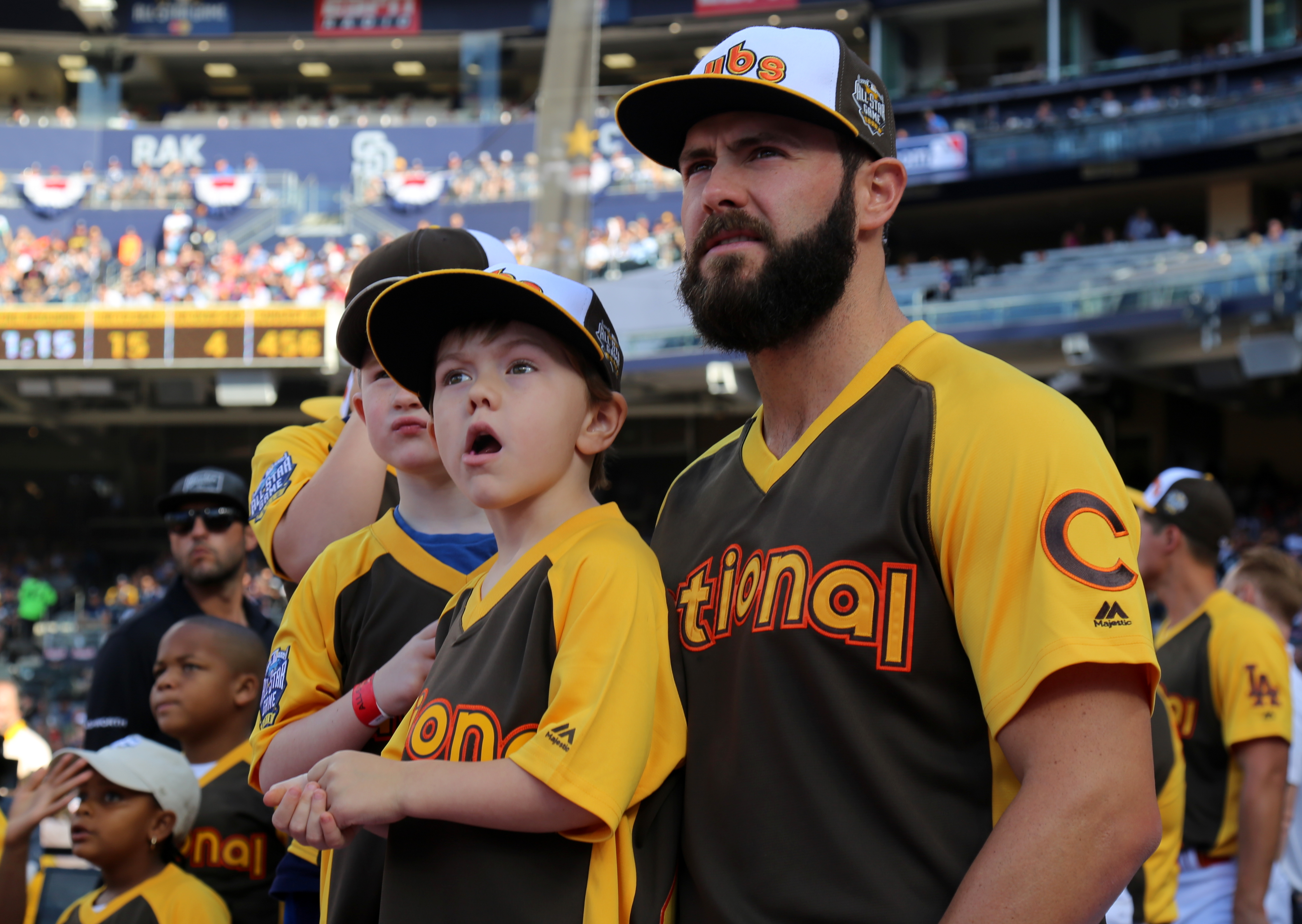 File:Jake Arrieta watches the 2016 T-Mobile -HRDerby with his son.  (28004204334).jpg - Wikimedia Commons