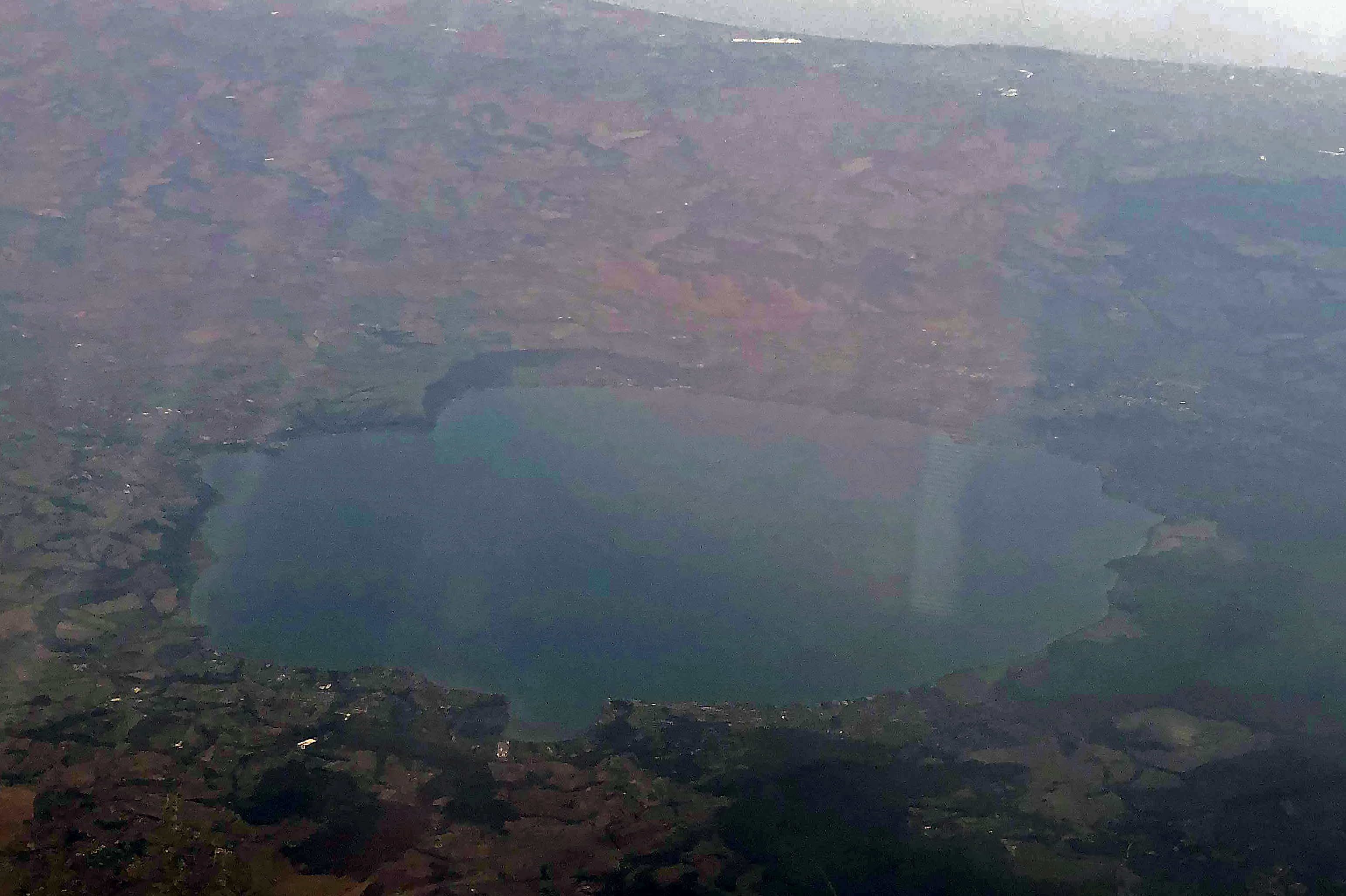 File Lago Di Bracciano Vista Aerea Agosto 18 Jpg Wikimedia Commons