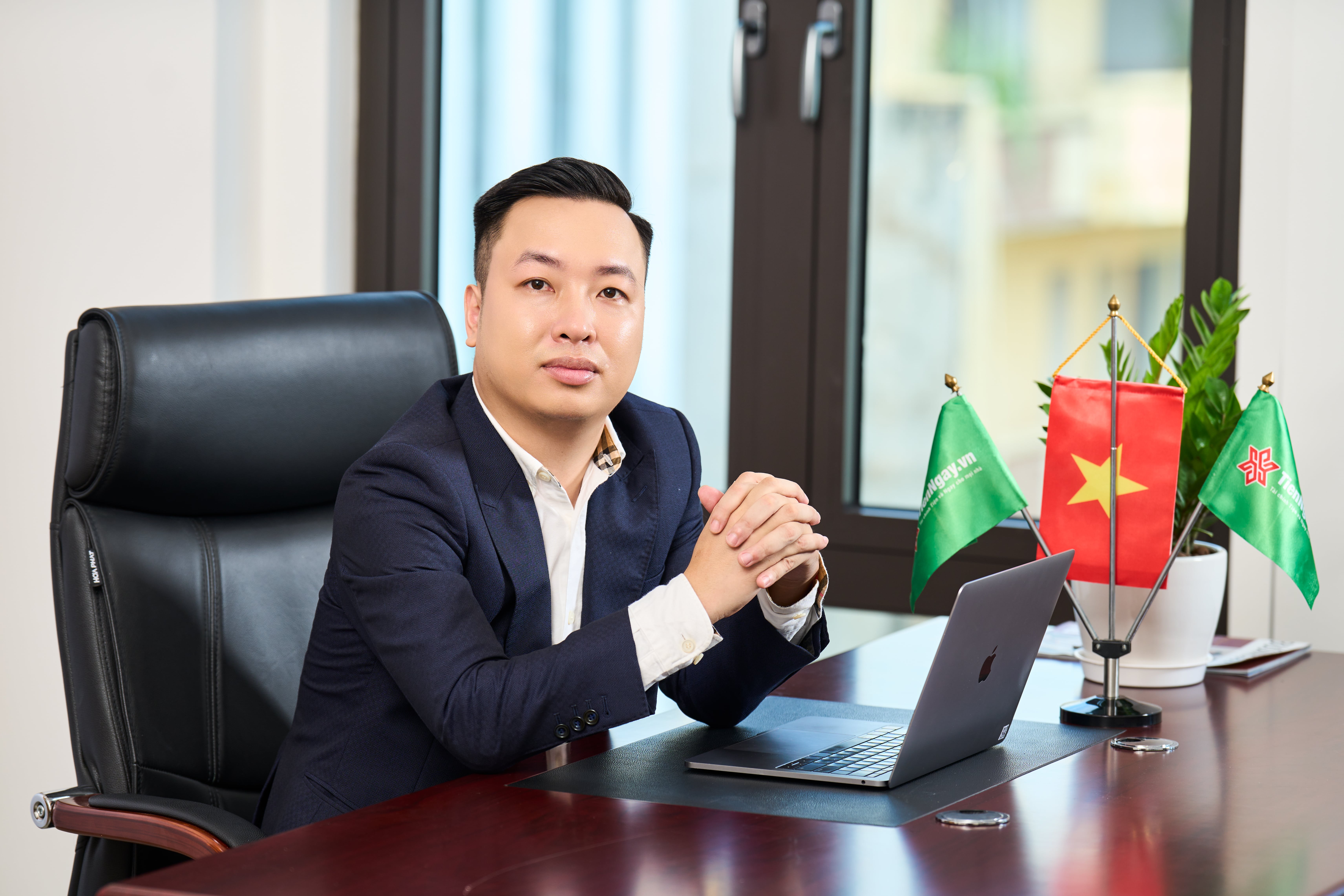 CEO Tiền Ngay-min là một trong những doanh nhân thành công, làm việc với tốc độ đáng kinh ngạc và mang lại nhiều cơ hội cho công ty. Hãy xem hình ảnh liên quan để tìm hiểu về hành trình thành công của CEO Tiền Ngay-min, đồng thời lấy cảm hứng cho bản thân.