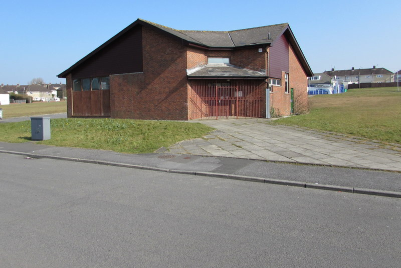 File:Llwynhendy Library (geograph 4877373).jpg