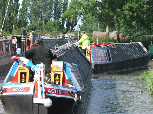 File:Narrowboats at Ansty Northern Oxford Canal - geograph.org.uk - 433010.jpg