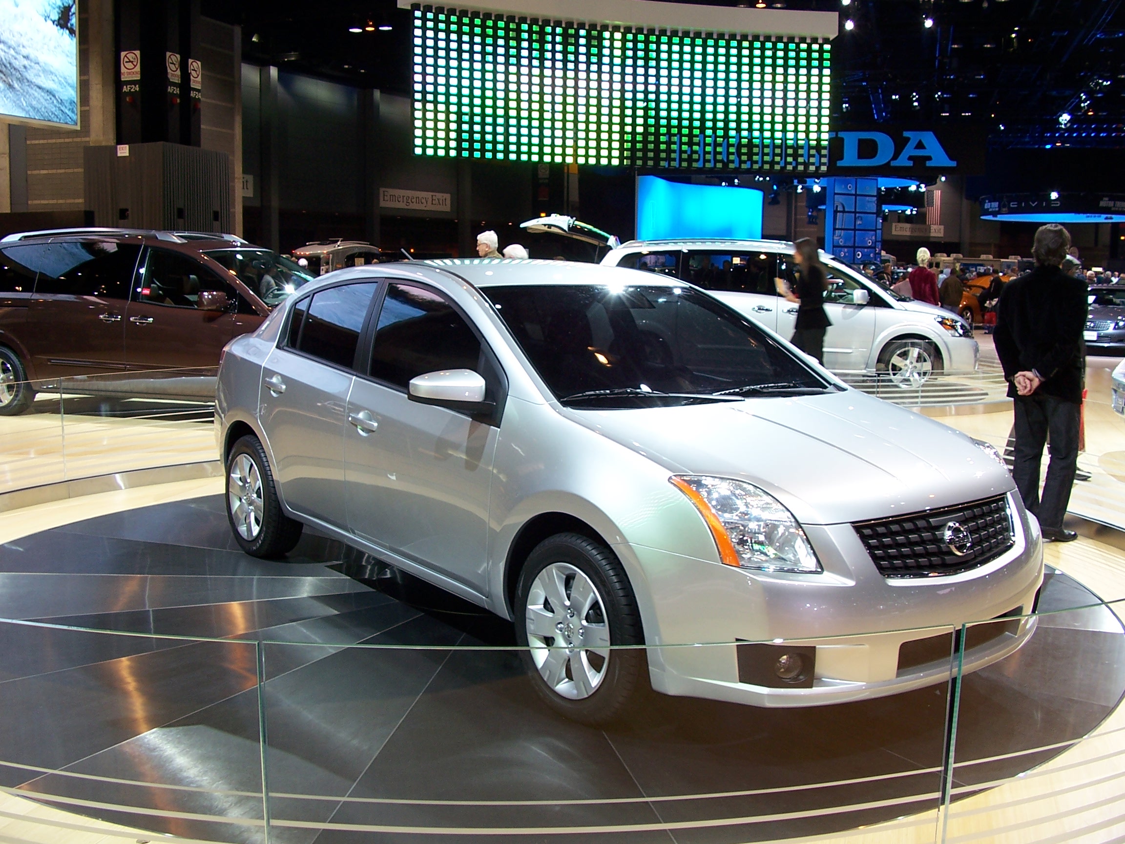 File:Nissan Sentra, 2006 Chicago Auto Show.jpg - Wikimedia Commons