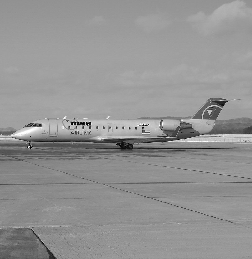 Northwest Airlink CRJ (395964920).jpg