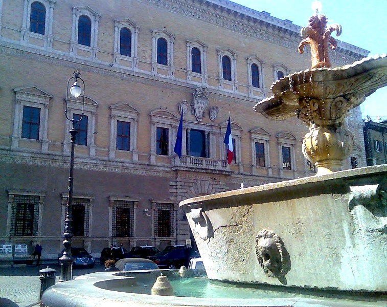 File:Piazza Farnese, Roma, Italy.jpg
