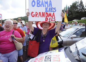 File:Protests outside of Arlen Specter town hall in Kittanning (6292616338).jpg