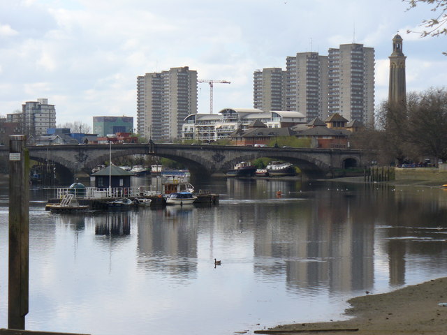 File:River Thames Below Kew Bridge - geograph.org.uk - 1230475.jpg