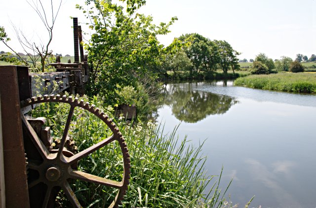 Sluices by the River Dove - geograph.org.uk - 934278