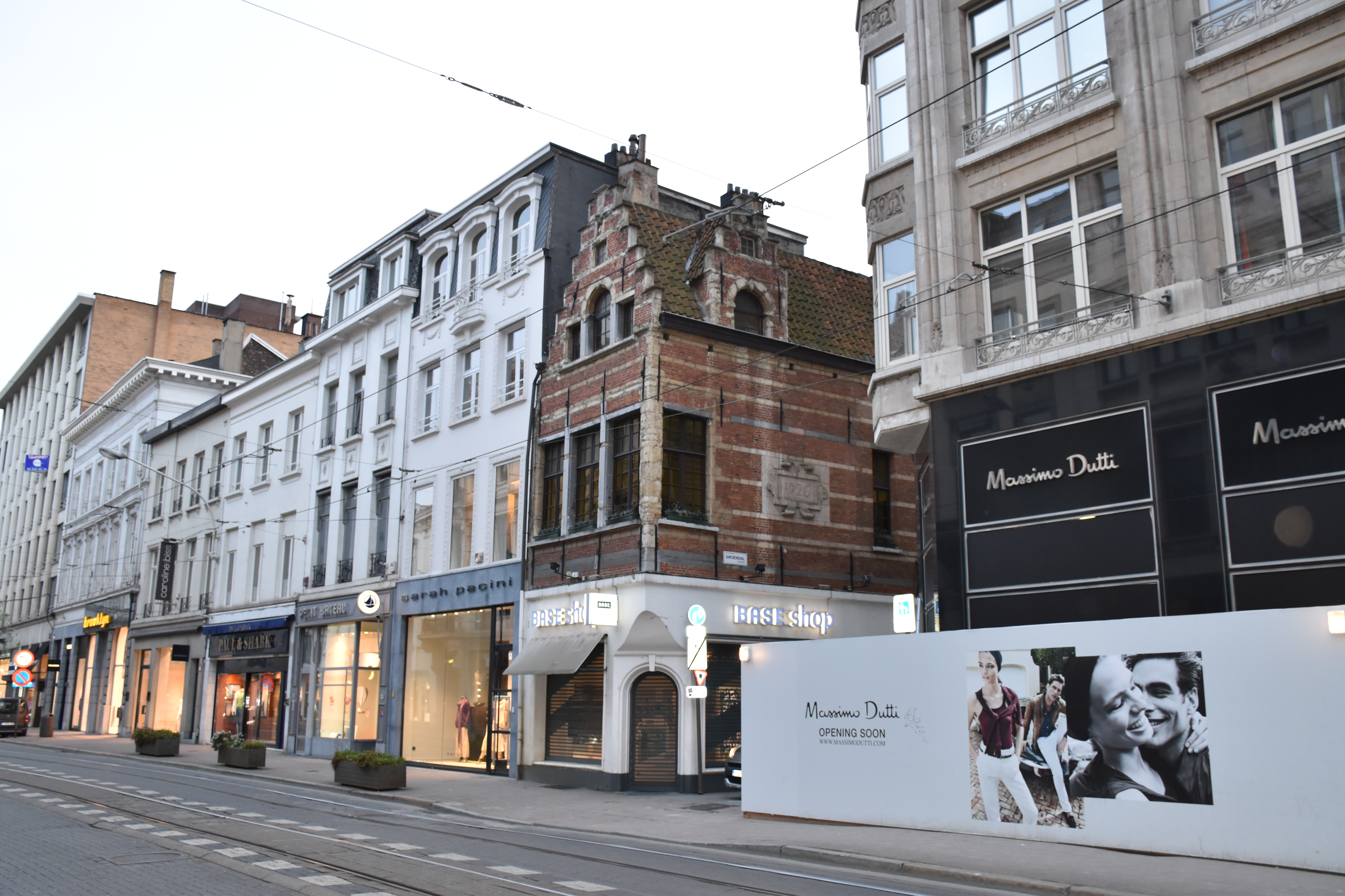 T junction of Groendalstraat and Huidevettersstraat 1 .jpg