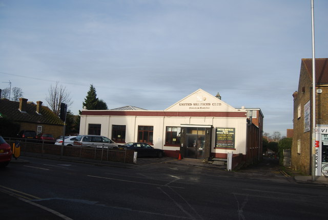 Small picture of Rainham United Services Club courtesy of Wikimedia Commons contributors