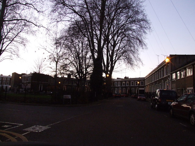 File:Wilton Square N1 - geograph.org.uk - 1091995.jpg