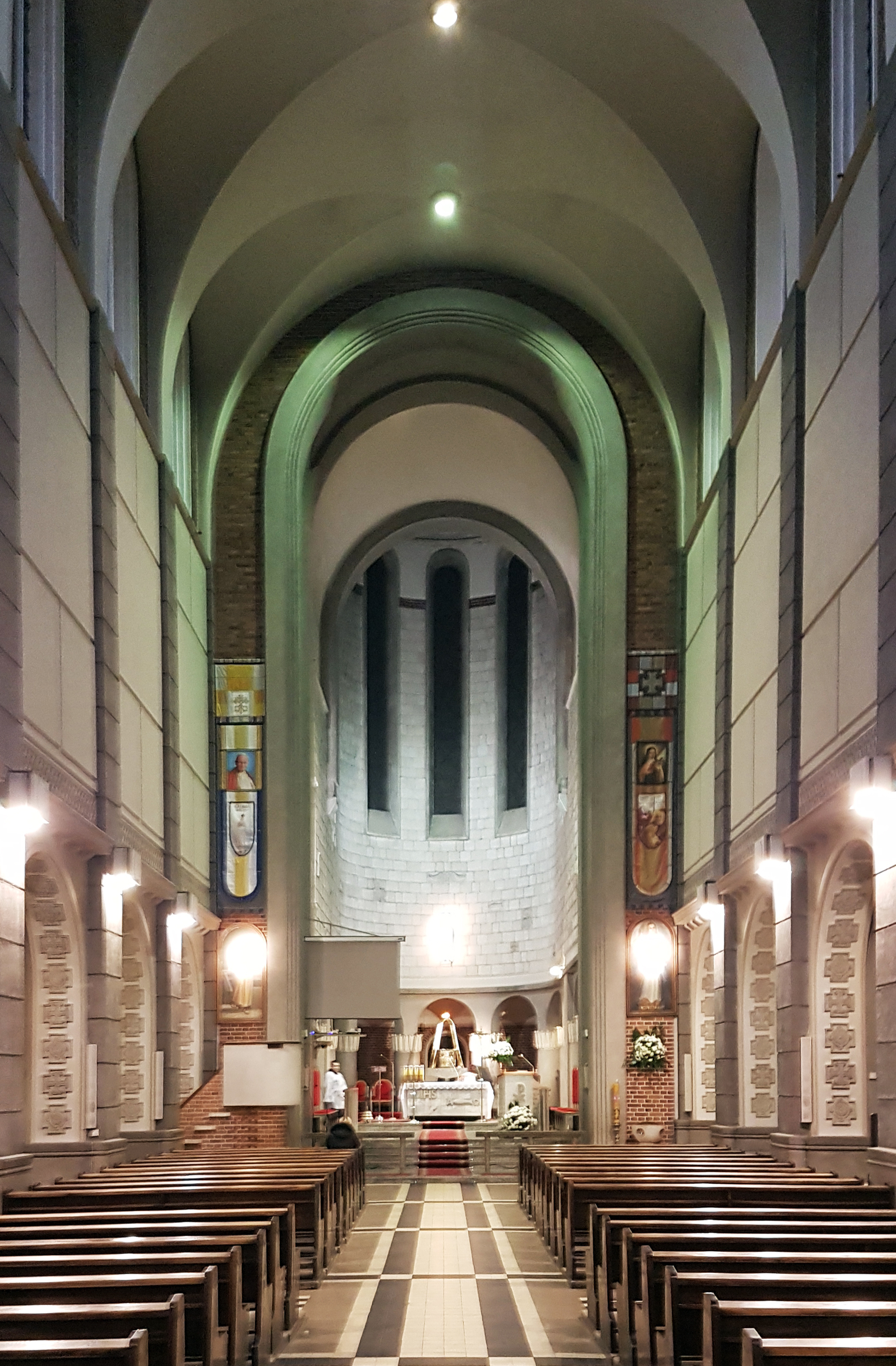 File:Wnętrze kościoła św. Teresy w Radomiu 19-11-2017.jpg - Wikimedia  Commons