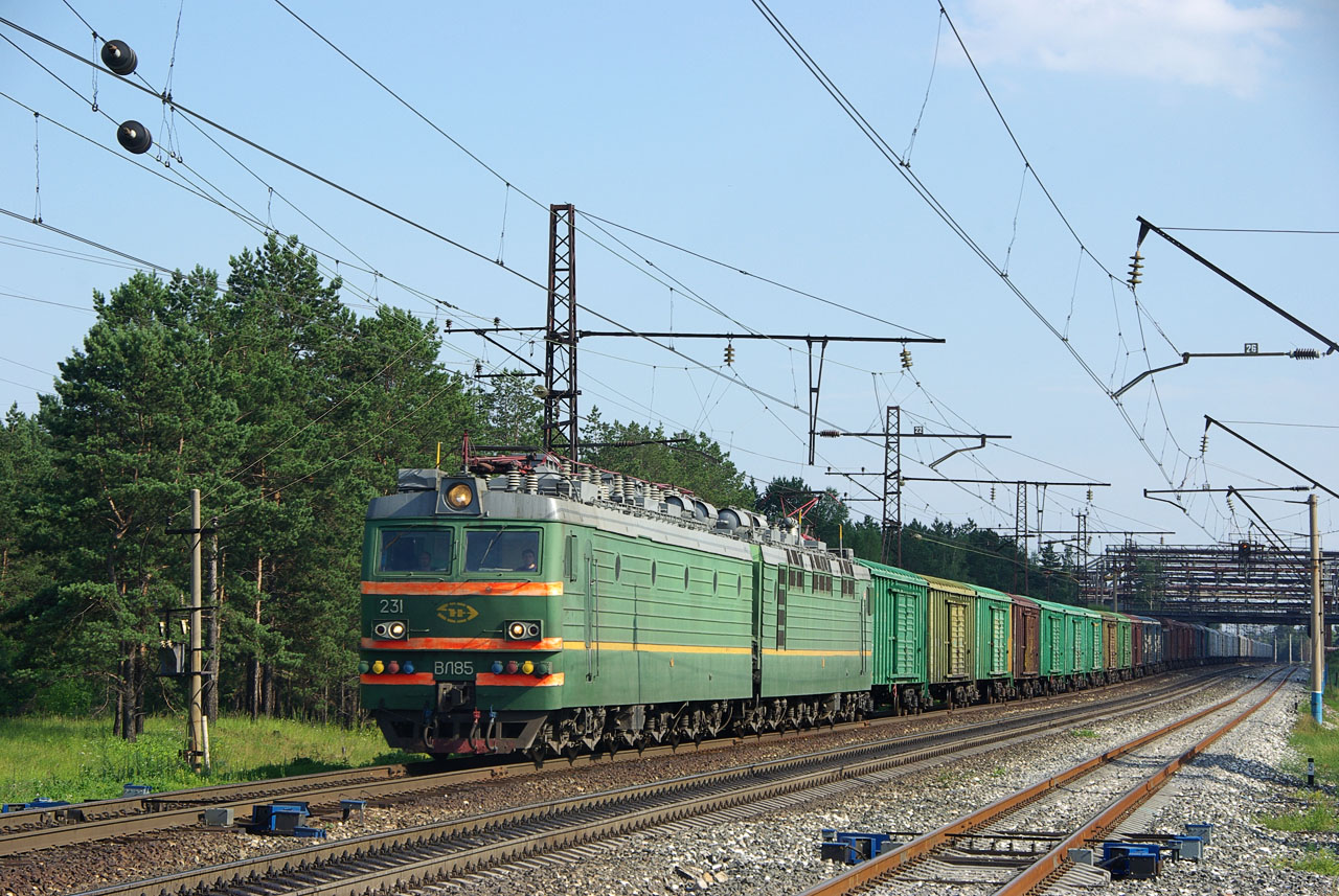 File:ВЛ85-231, Россия, Иркутская область, перегон Суховская - Ангарск  (Trainpix 14690).jpg - Wikimedia Commons