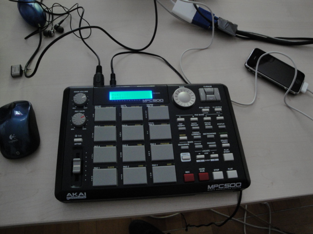 File:Akai MPC500 on desktop.jpg - Wikimedia Commons