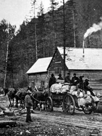 File:Alaska Road Commission employees in front of Camp Comfort Roadhouse-cropped-right.jpeg