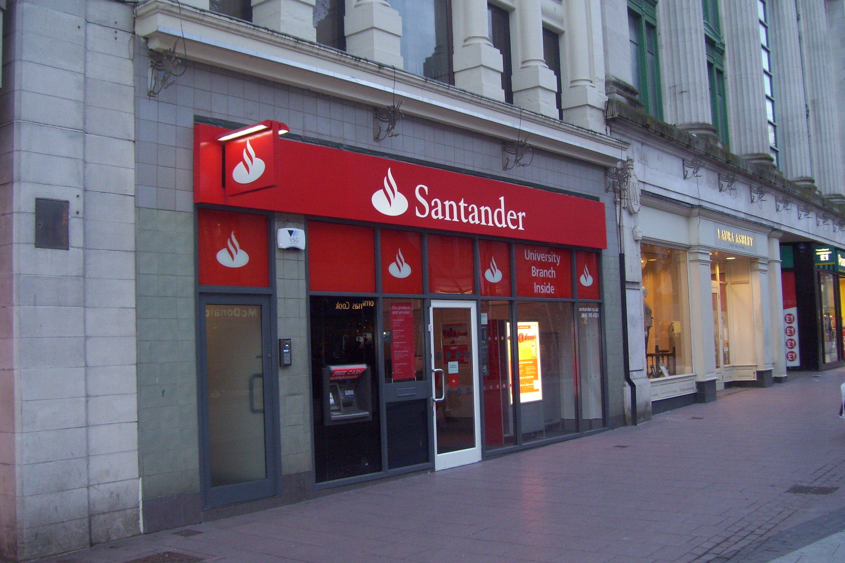 File:Another new Santander bank - geograph.org.uk - 1710962.jpg