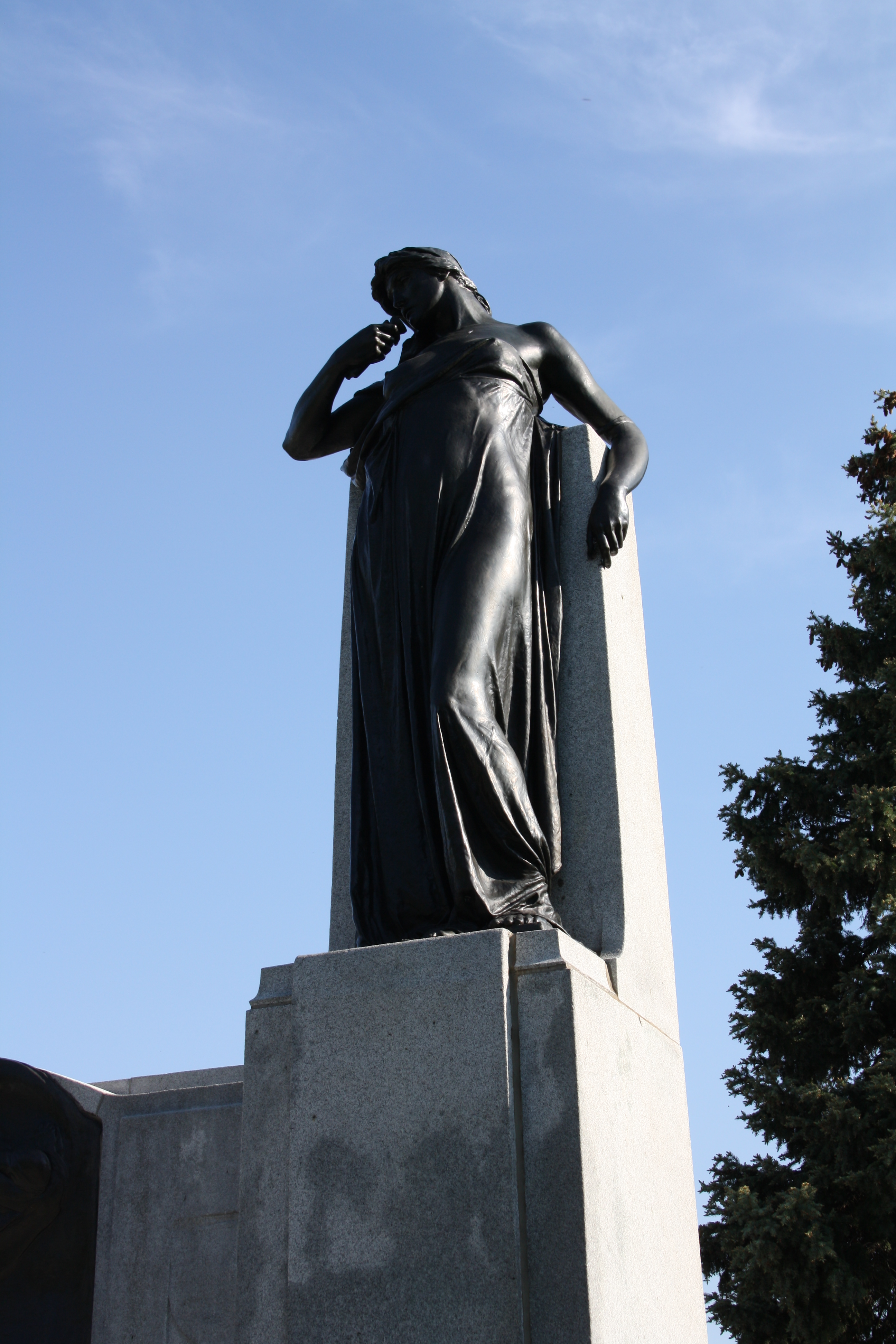 File:Bell Telephone Memorial, Alexander Graham Bell Park ...