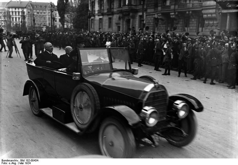 File:Bundesarchiv Bild 102-00434, Erich Ludendorff im Auto.jpg