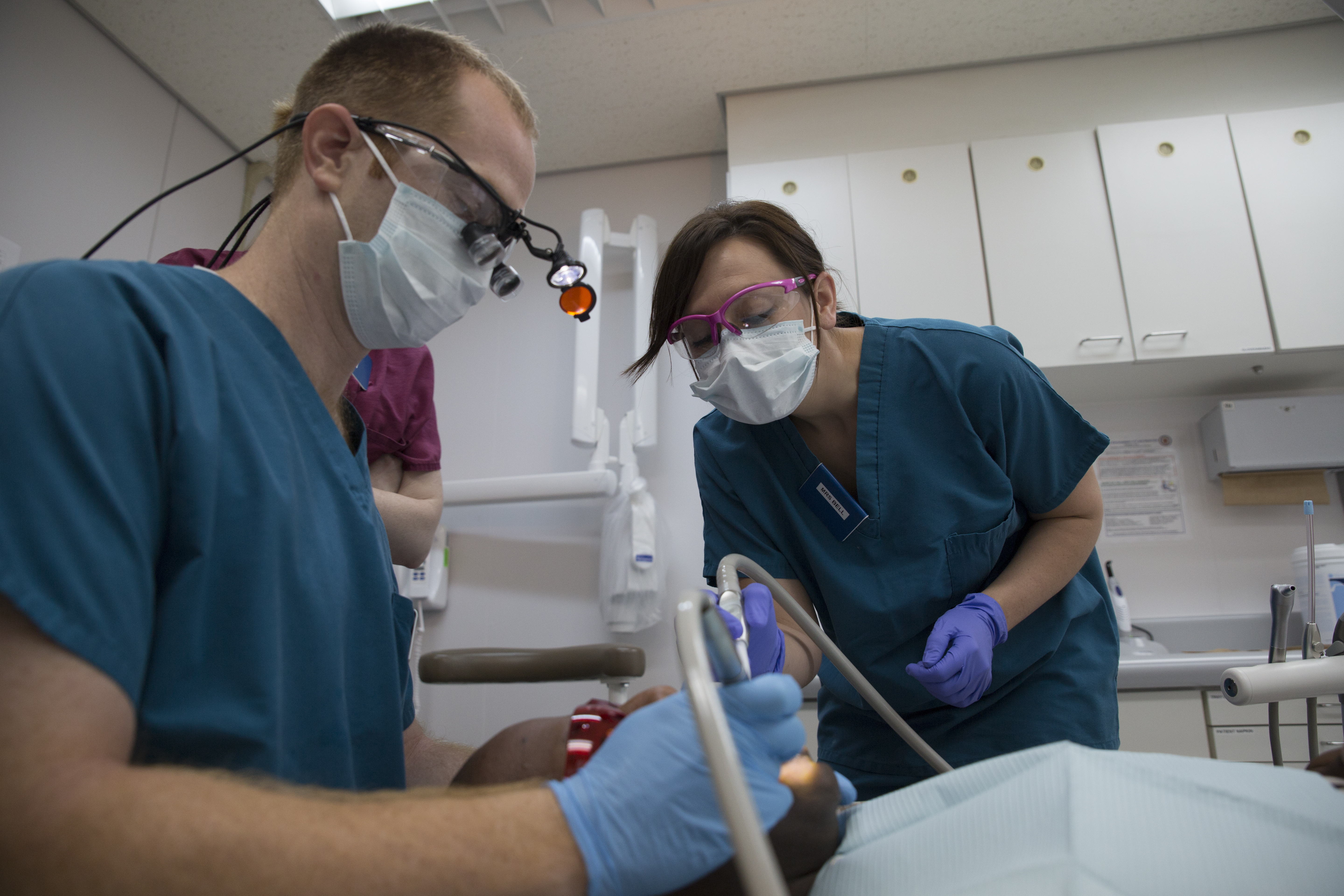 auditorium absolutte Beskrive File:Dental Assisting Training Program offers career opportunity aboard  station 140813-M-HJ625-002.jpg - Wikimedia Commons