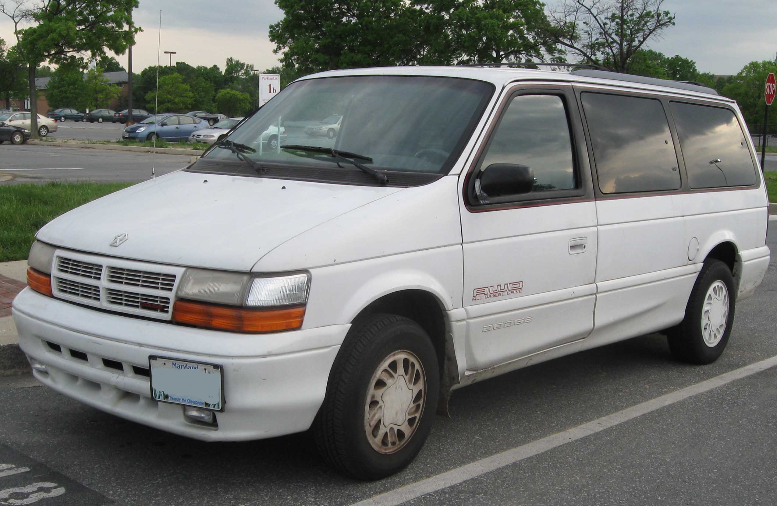 2005 Chrysler town and country tire size