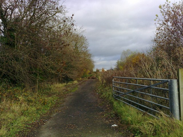 File:Former A421, Tingewick - geograph.org.uk - 1046218.jpg