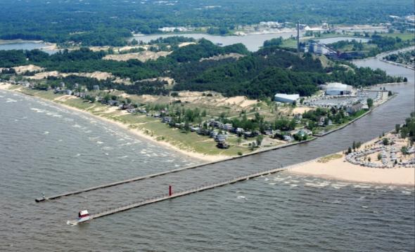 File:Grand Haven Harbor 1.jpg