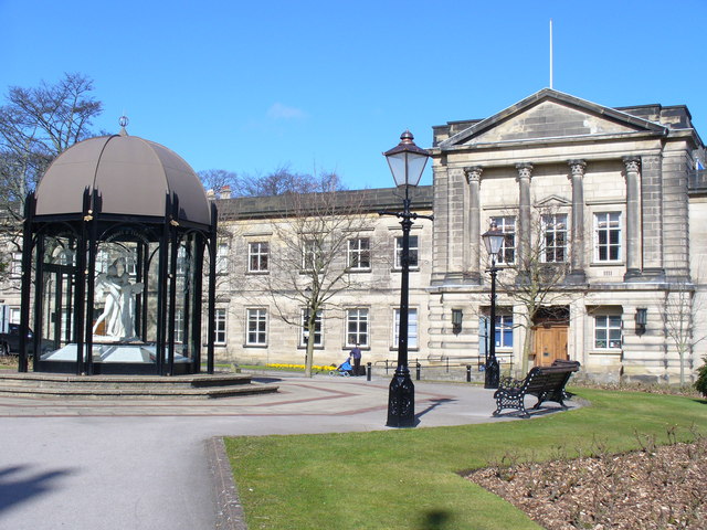 File:Harrogate Town Hall - geograph.org.uk - 738842.jpg