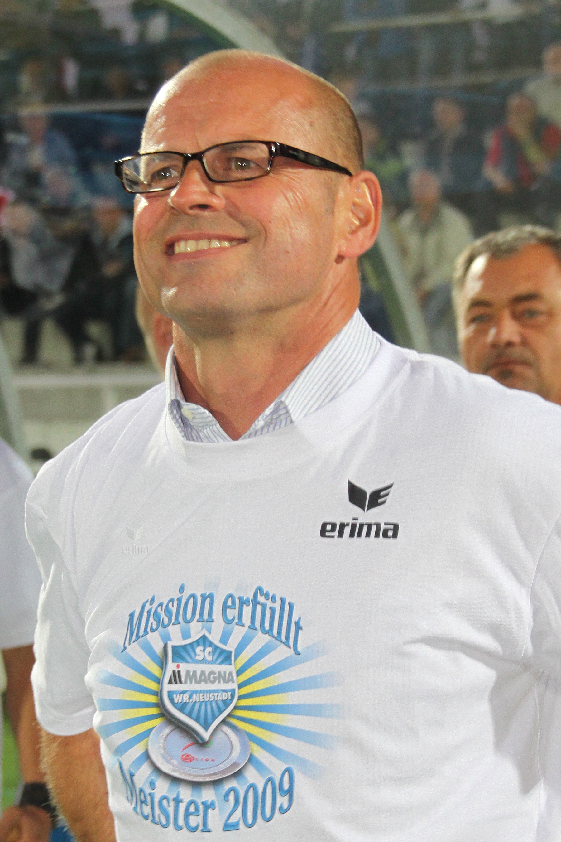 Helmut Kraft als Meistertrainer des SC Magna Wiener Neustadt (2009)