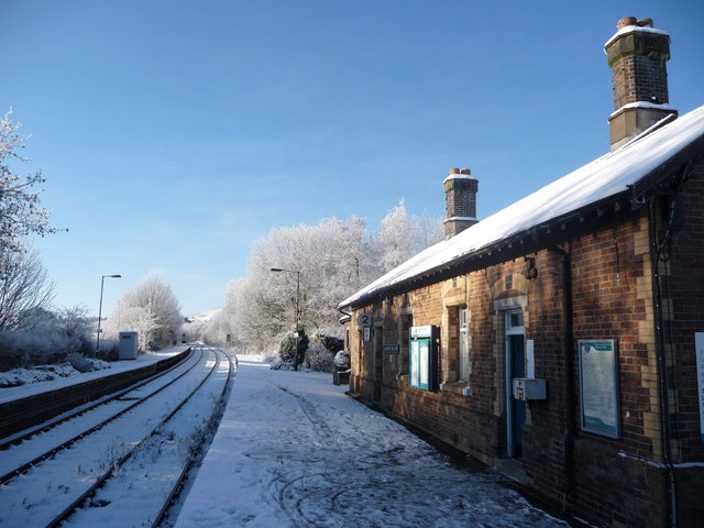File:Llanwrtyd railway station in the snow - geograph.org.uk - 2178486.jpg