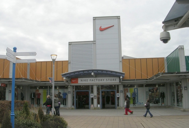 nike junction 32 opening times