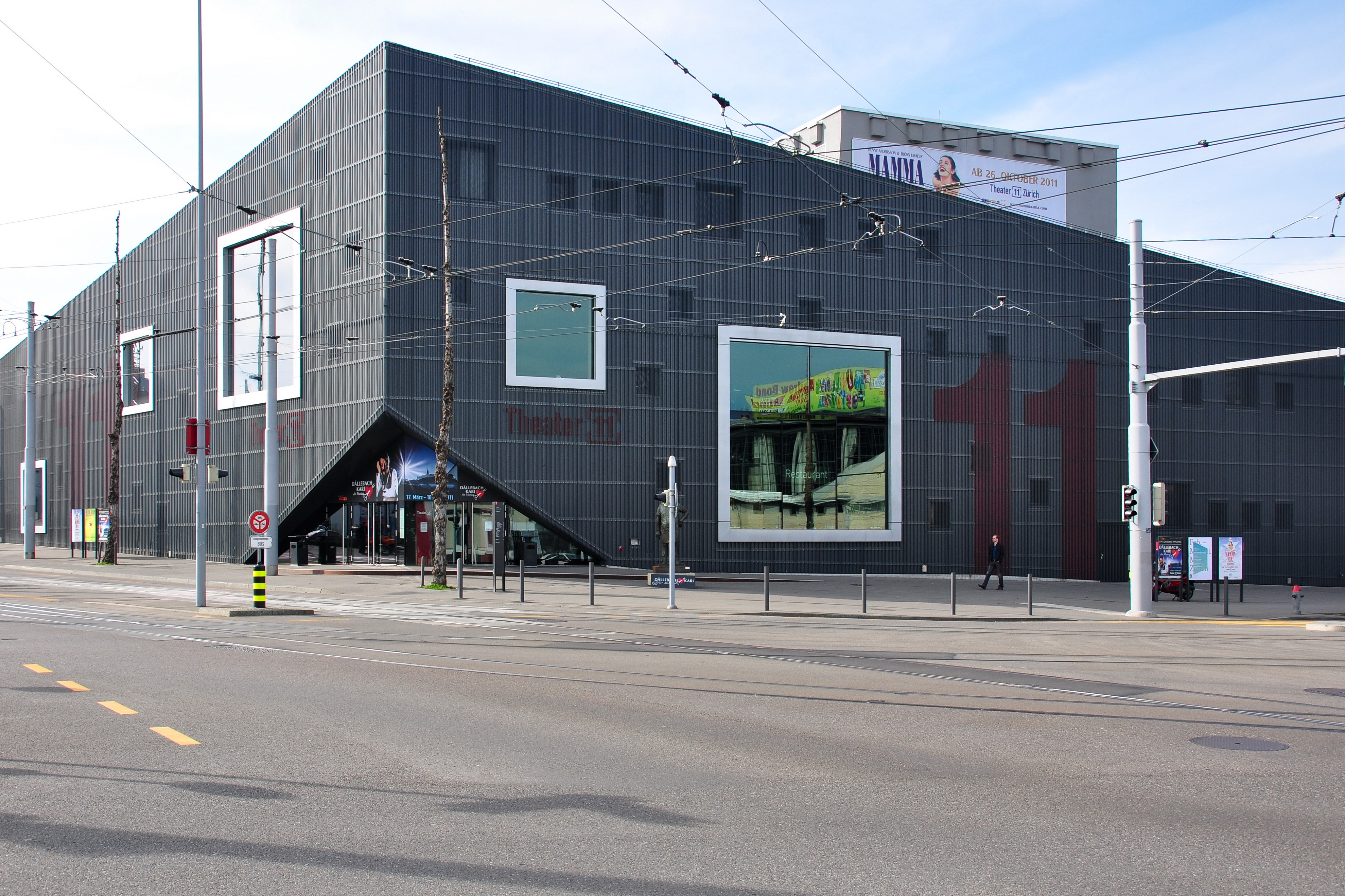 Theater 11. Выставочный центр Цюрих.