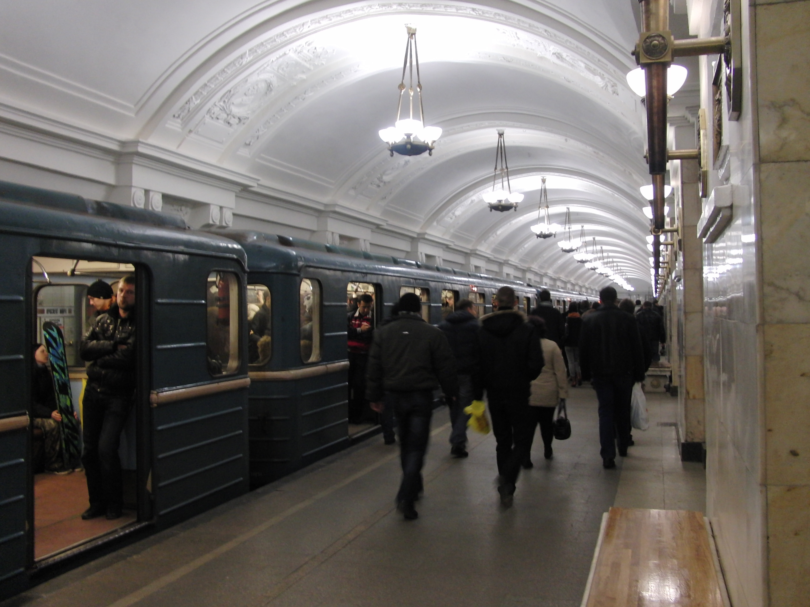 фото станции метро октябрьская
