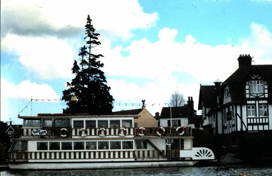 File:Ol'Mississippi Steamboat (1986) - geograph.org.uk - 871043 (cropped).jpg