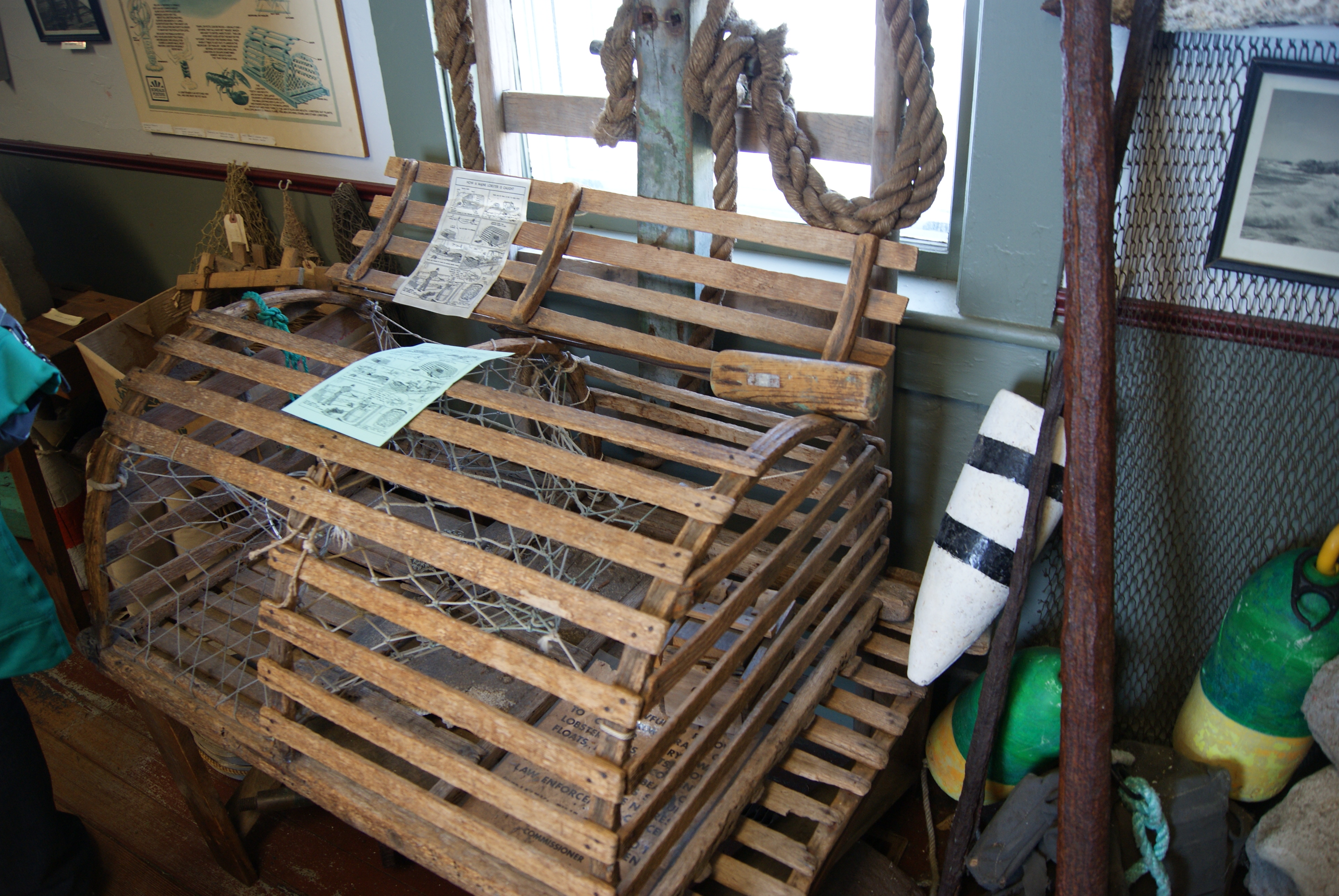 File:Old-fashioned lobster trap, Fishermen's Museum at Pemaquid, Bristol,  Maine - 20130917.JPG - Wikimedia Commons