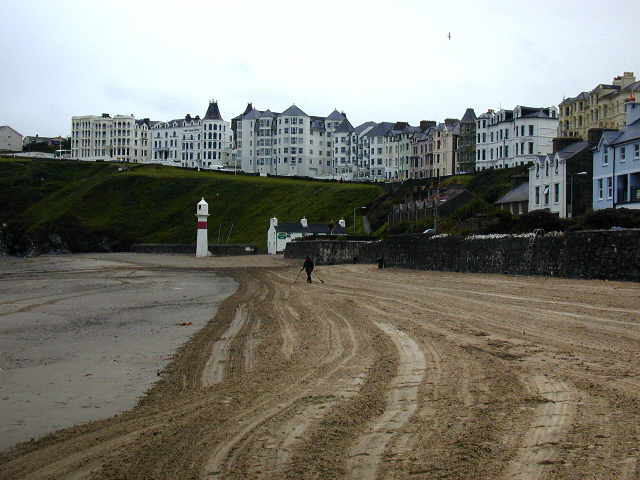 File:Port Erin, beach and seafront buildings - geograph.org.uk - 475137.jpg