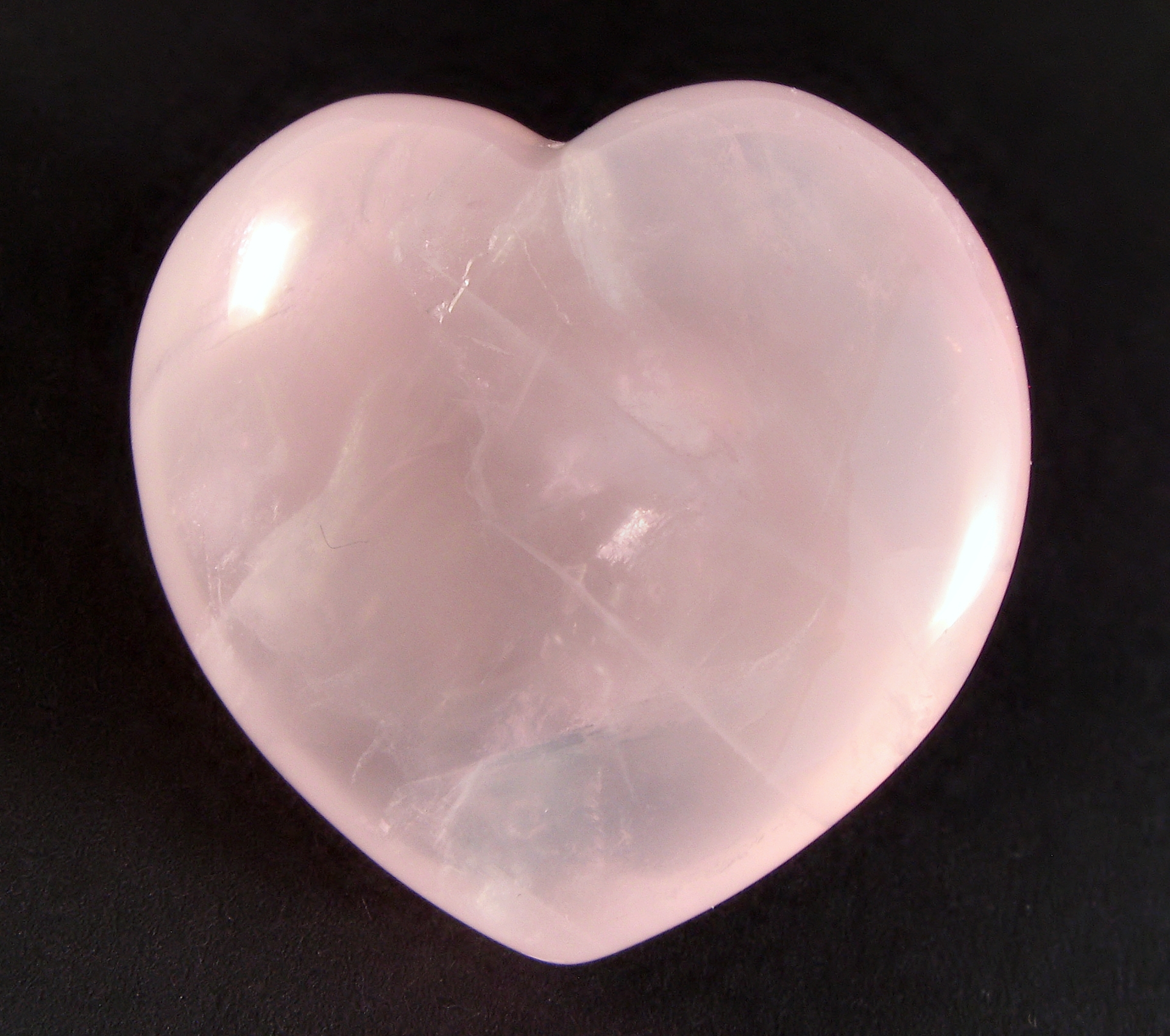 rose quartz heart stone 