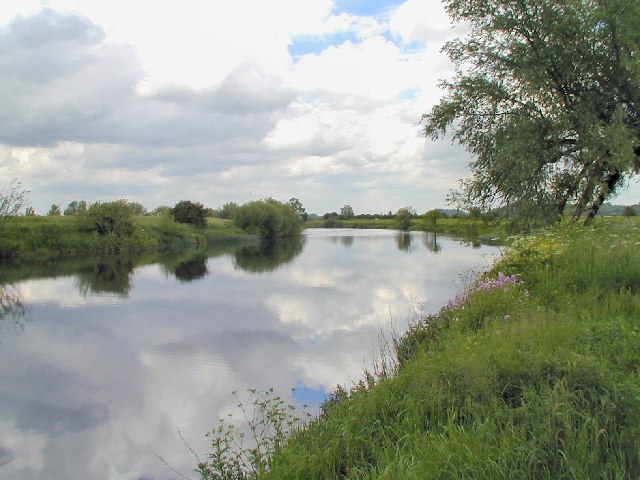 File:River Trent at Thrumpton - geograph.org.uk - 14912.jpg