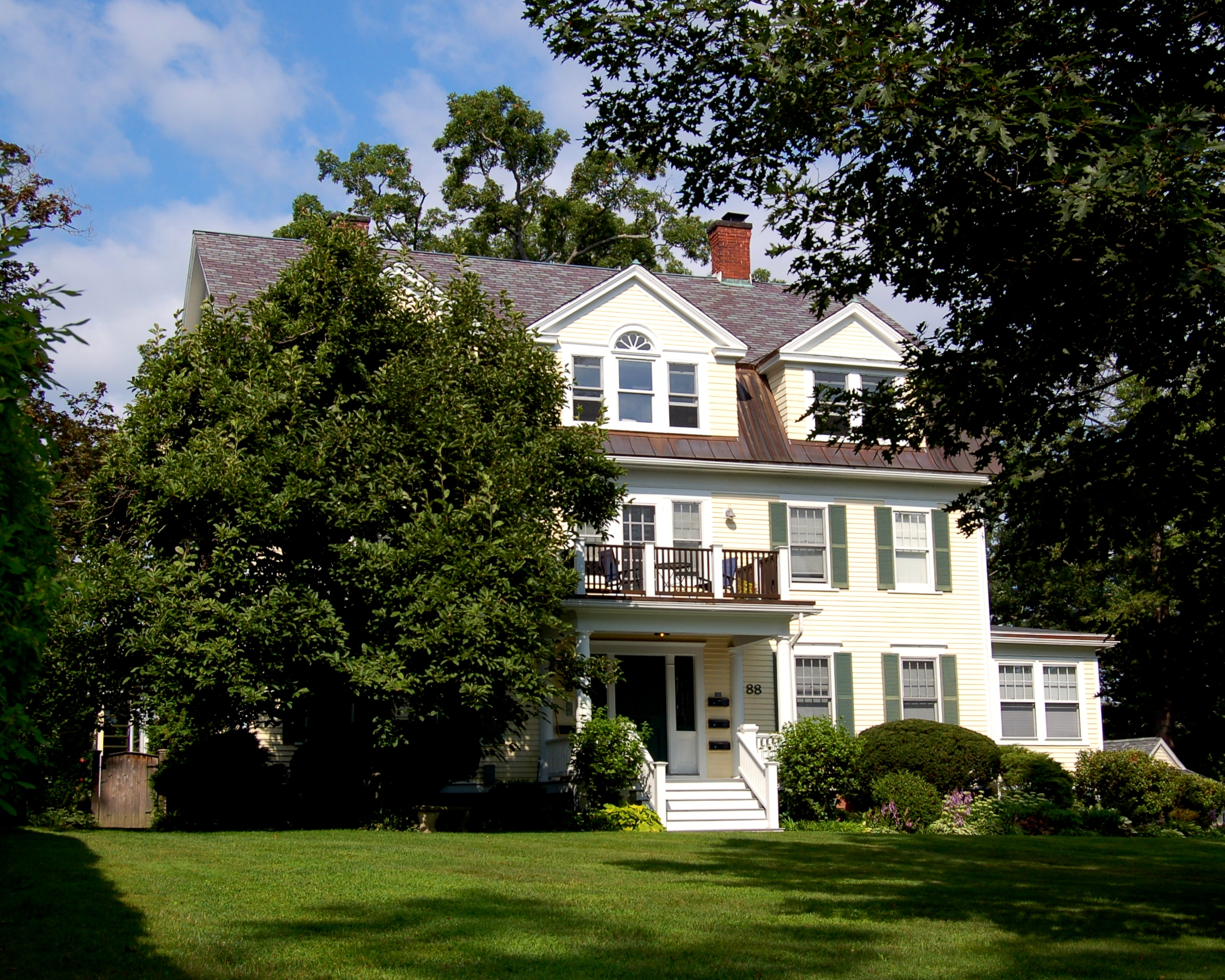 Round hills. House for rent Northampton. Waltham, ma. 902 Stearns Hill Rd.