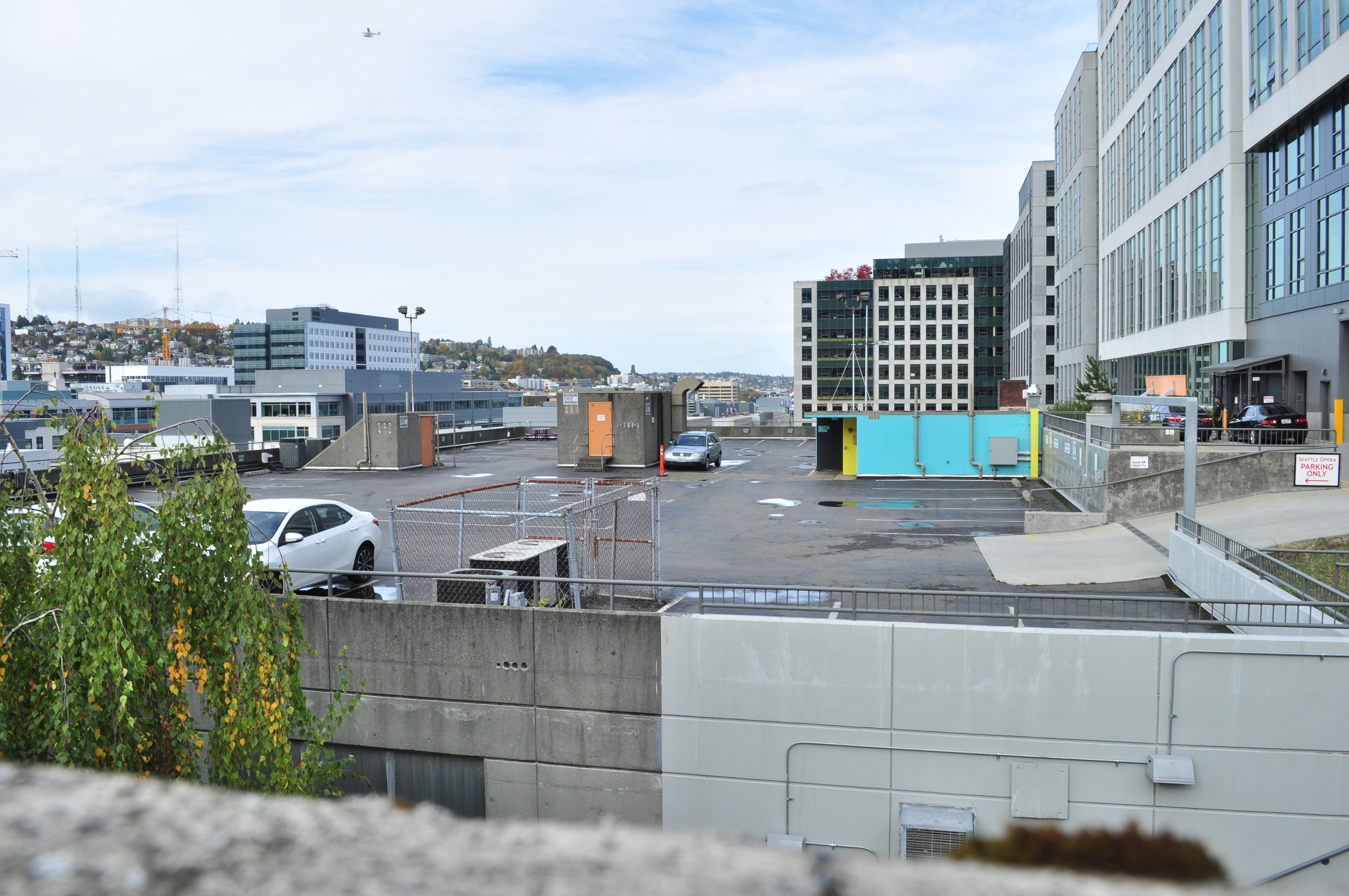 Stolpe fjerkræ Anoi File:Seattle - rooftop parking lot of the Fred Rogers Building from atop  the Brunswick Building.jpg - Wikimedia Commons