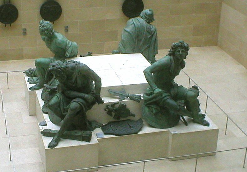 File:Socle PlaceDesVictoires.jpg
