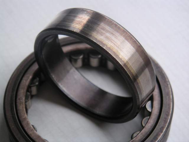 File:Traces brunes sur une bague de roulement.jpg