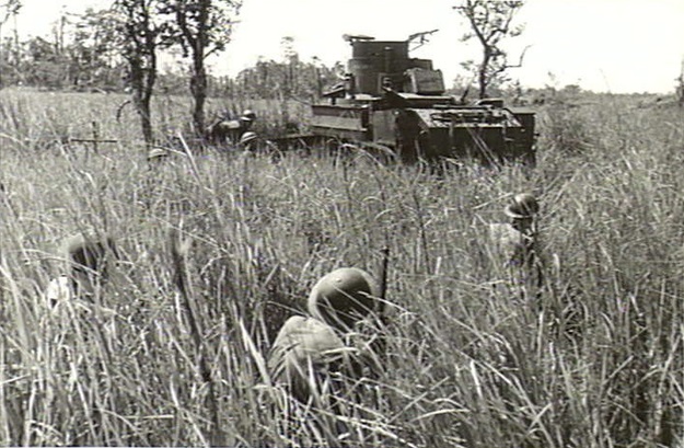 File:013981 tank edge of Simemi Creek Buna.JPG