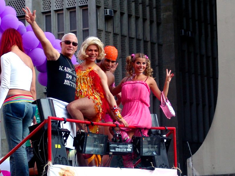 File:2005-GayPrideSaoPaulo-Truck1.jpg