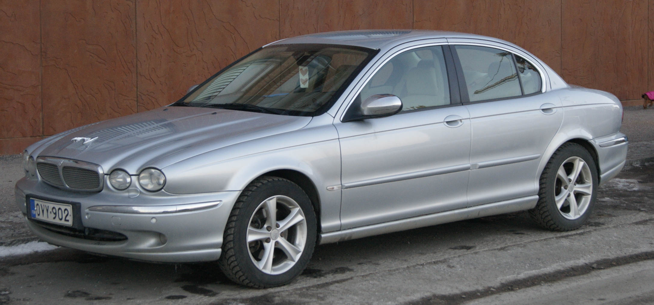 Incubus woonadres glas Jaguar X-Type - Wikipedia