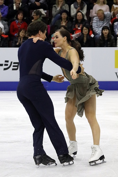 File:2016 Skate Canada International - Tessa Virtue and Scott Moir - 32.jpg