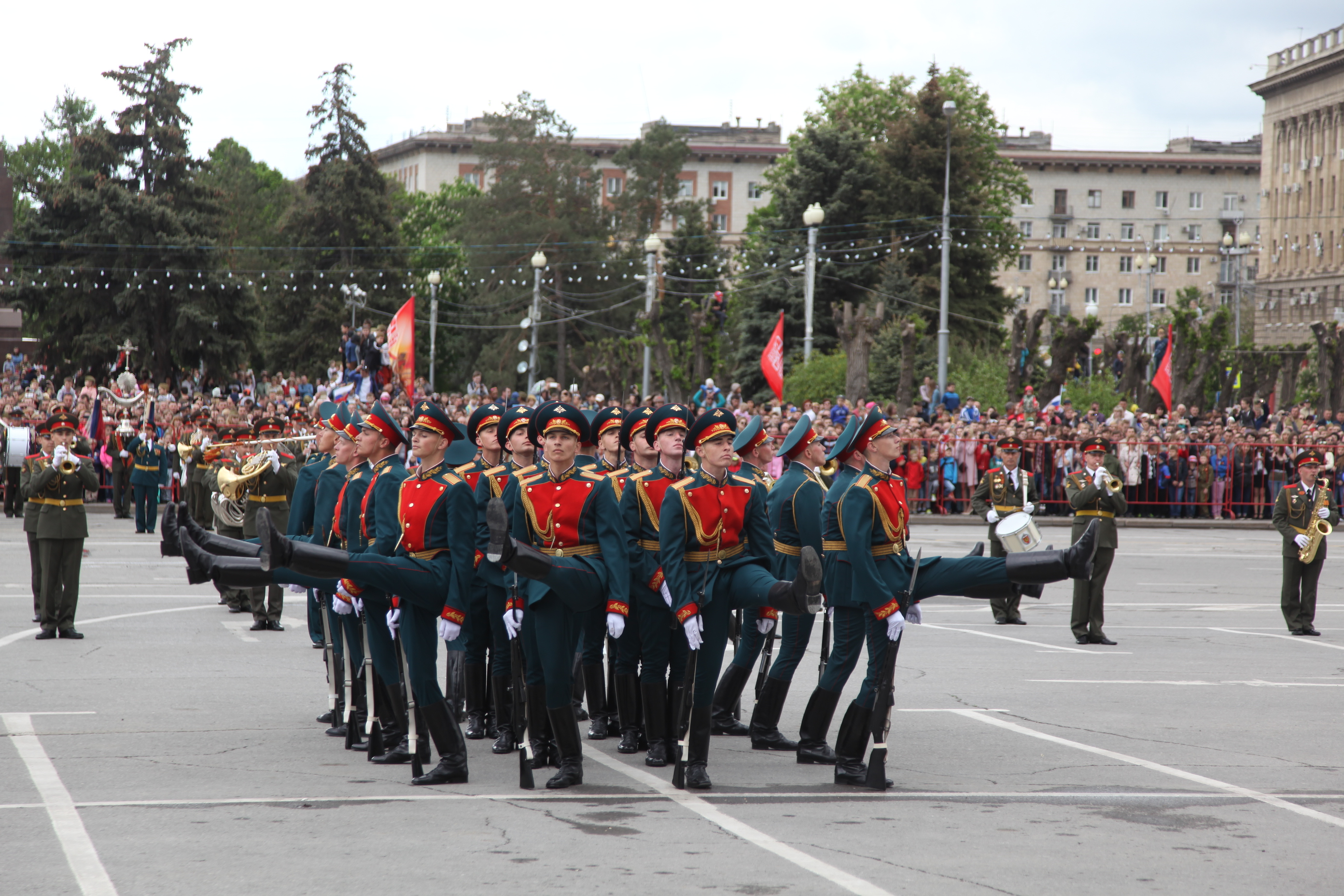 Волгоград 4 ноября. Парад 2017 ТВСВУ. Волгоград 9 мая 2021. Парад в Крыму 2021. Волгоград 60 лет Победы парад.