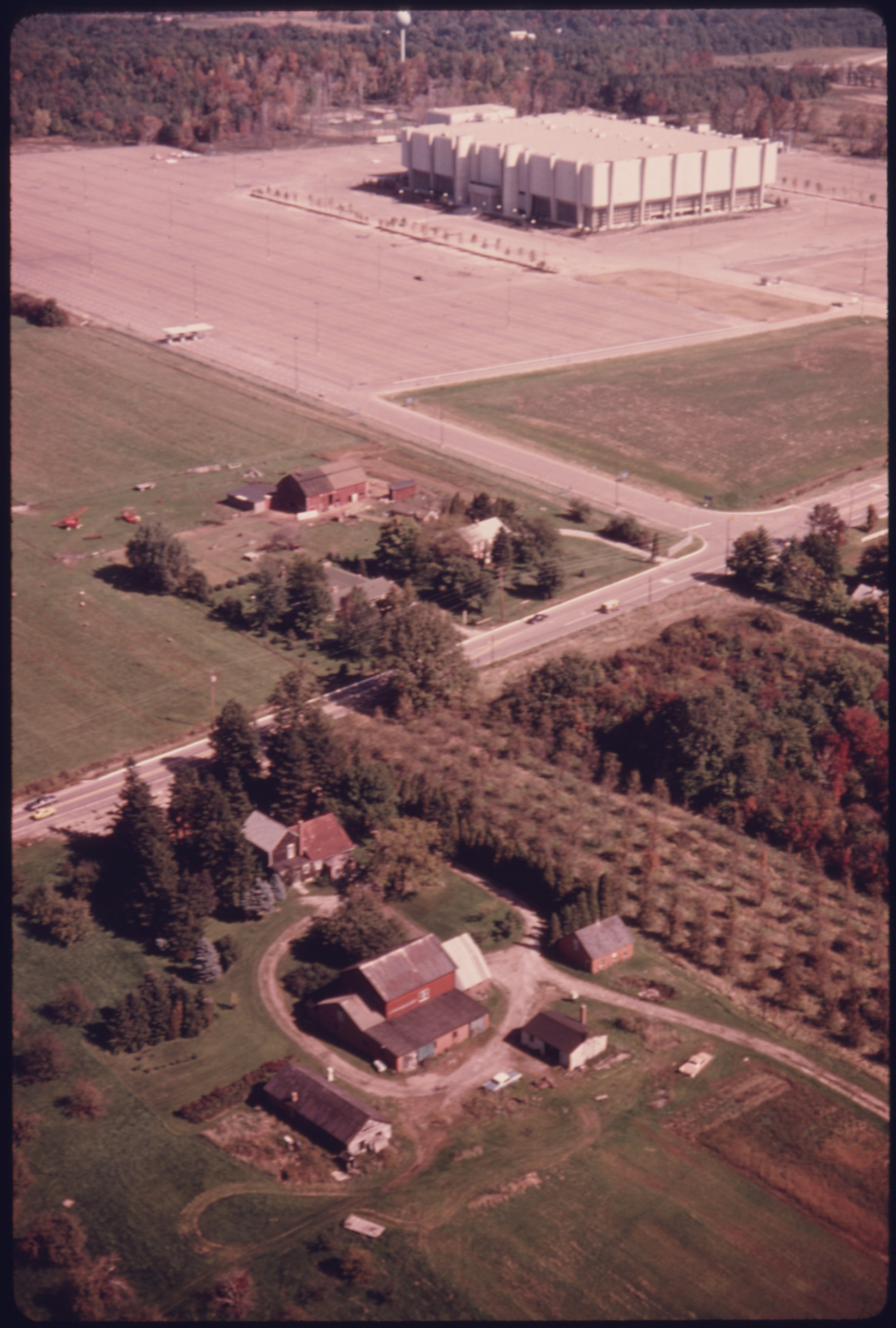 AERIAL_VIEW_OF_THE_COLISEUM_BUILT_NEAR_INTERSTATE_271_SOUTH_OF_CLEVELAND,_OHIO._FARMS_NEAR_THE_STRUCTURE_EVENTUALLY..._-_NARA_-_558054.jpg